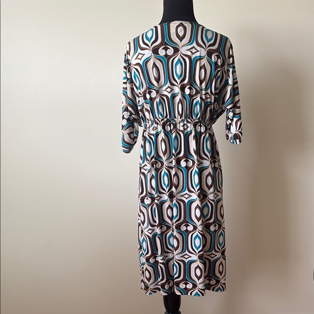 ❤️3/$15❤️ Geometric Print Midi Dress - Picture 6 of 9